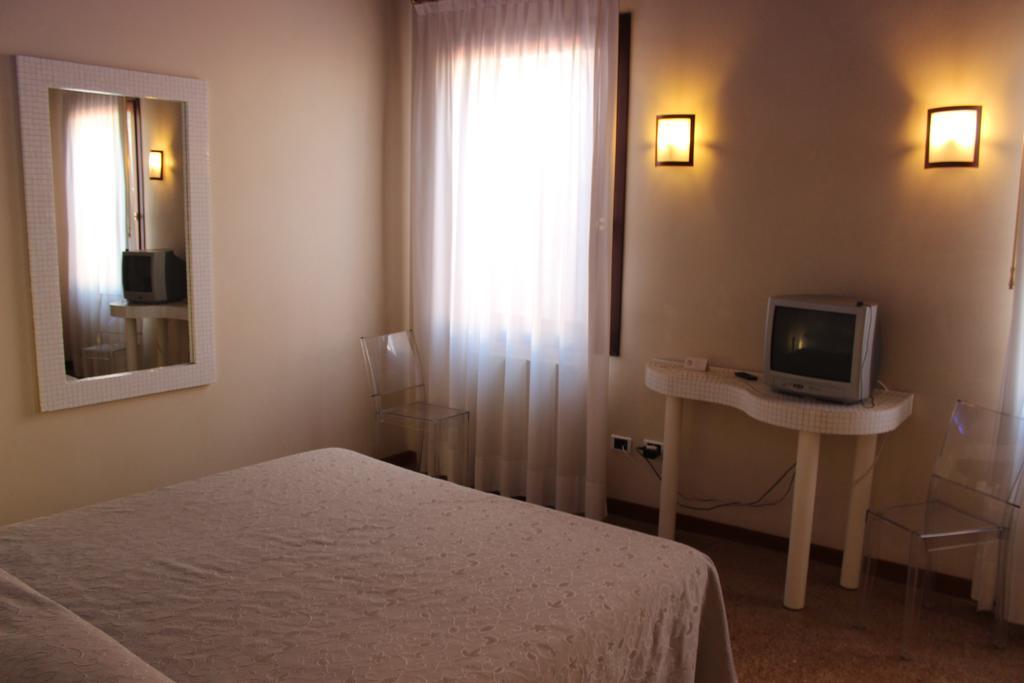 Bed and Breakfast Domus Orsoni Венеция Экстерьер фото
